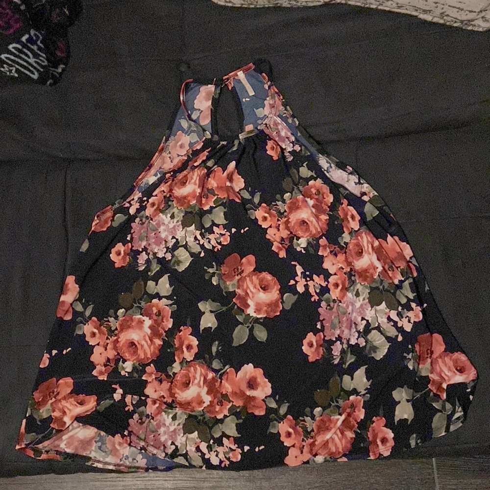 Even though it’s a a beautiful blouse. It’s big on me after I lose some weight. - Picture 1 of 1